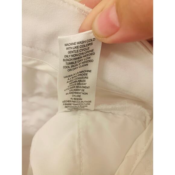 Tahari Women's Mid-Rise White Flat Front Shorts, Size 10 - Picture 11 of 11